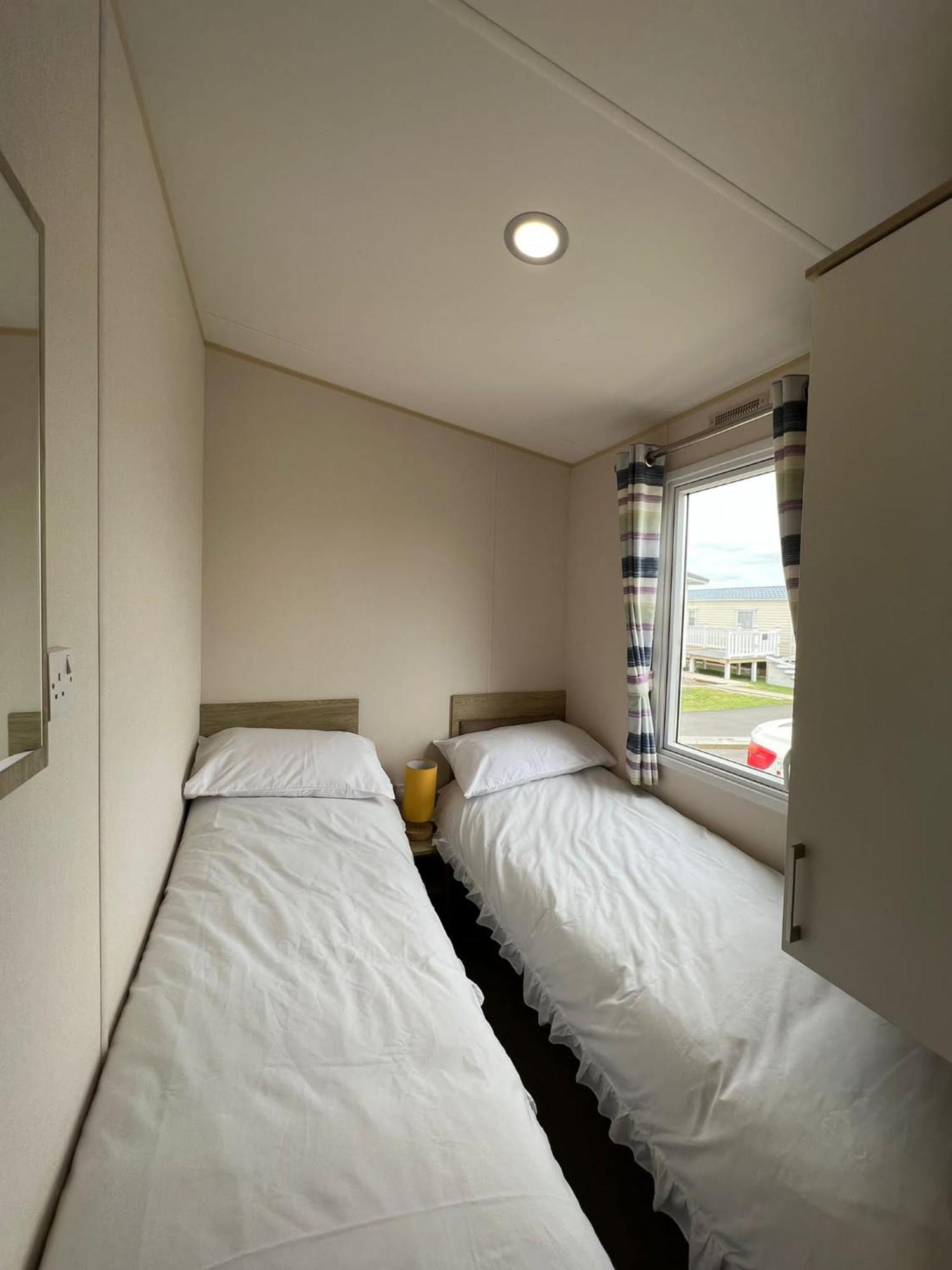 Luxurious Three Bedroom Caravan Jaywick Sands Exterior foto