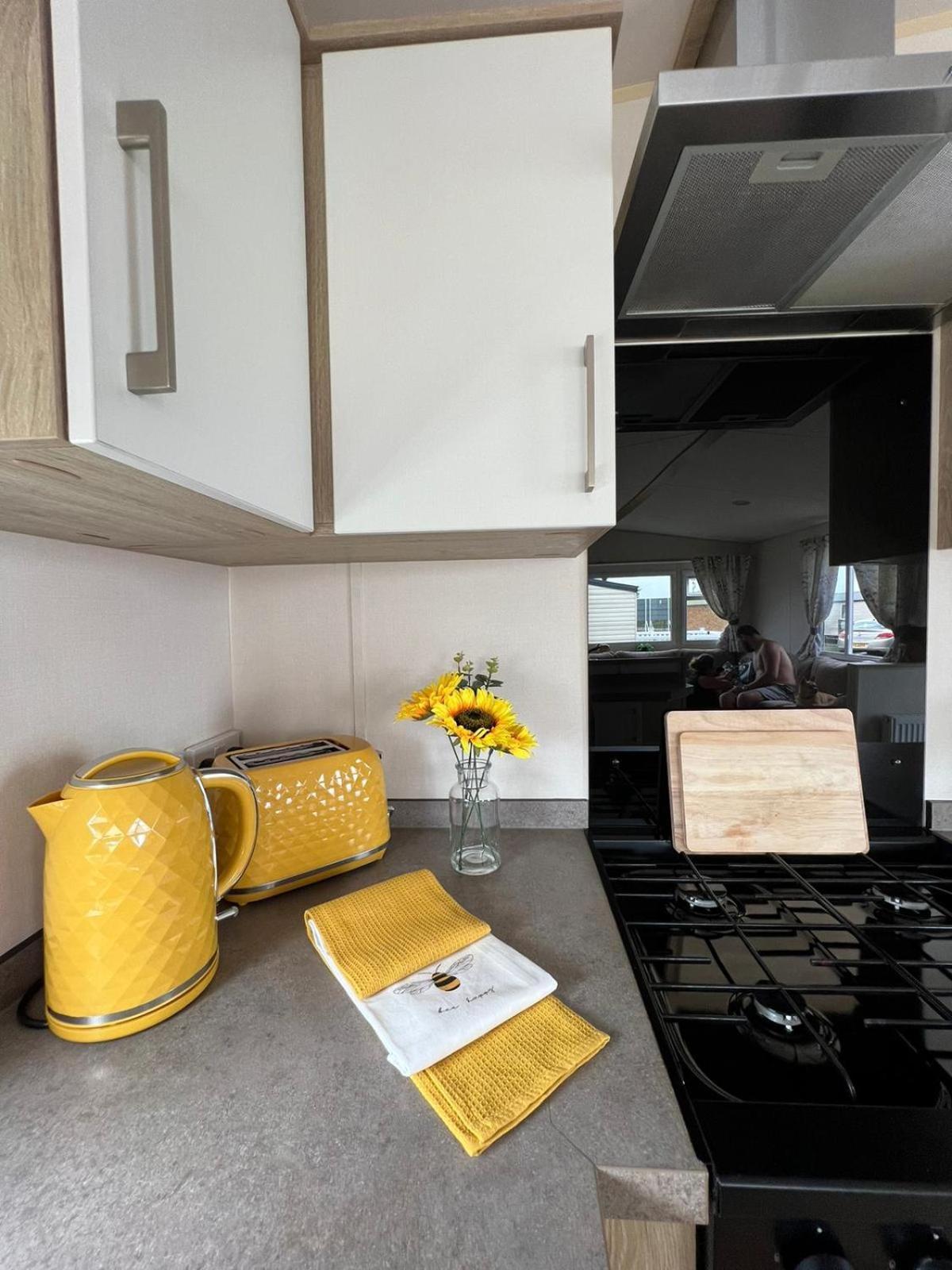 Luxurious Three Bedroom Caravan Jaywick Sands Exterior foto